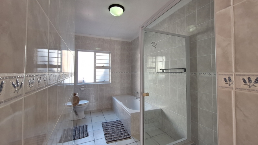 To Let 3 Bedroom Property for Rent in Hoogland Western Cape
